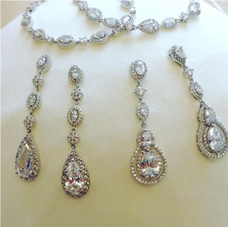Bridal Long earrings and bracelet in multi size Swarovski clear crystals